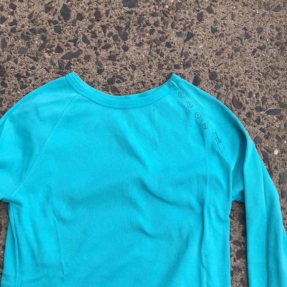 2 Gap button long sleeve tops - Picture 2 of 5